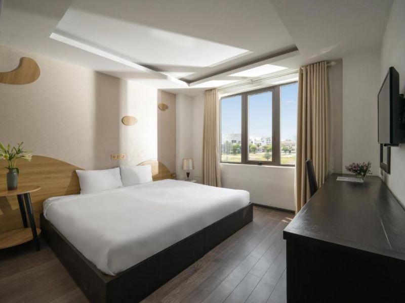 top 20 khach san co be boi nuoc nong tai da nang hanh trinh kham pha nghi duong dinh cao cung queen hotel