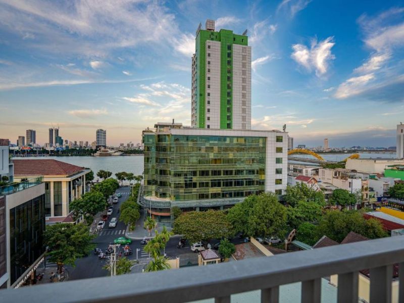 review dragon view riverfront hotel chon phong nao de ngam song han 2
