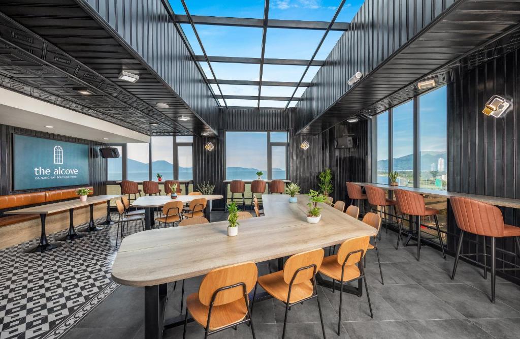 Ocean Star Hotel: Khách Sạn 3 Sao Vượt Trội Giữa Lòng Đà Nẵng