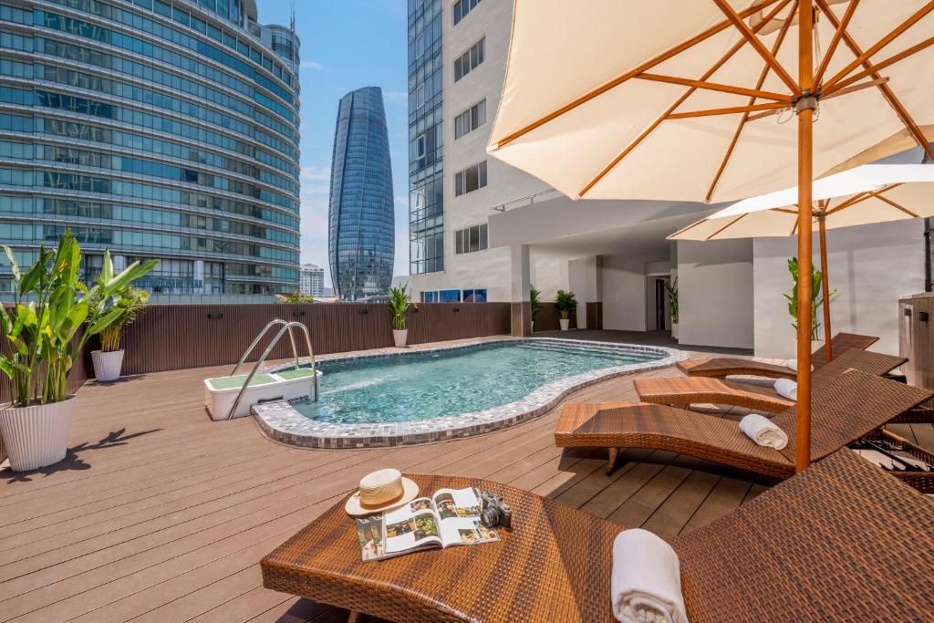Review Danang Petro Hotel: Nghỉ gần sông Hàn có thuận tiện không?