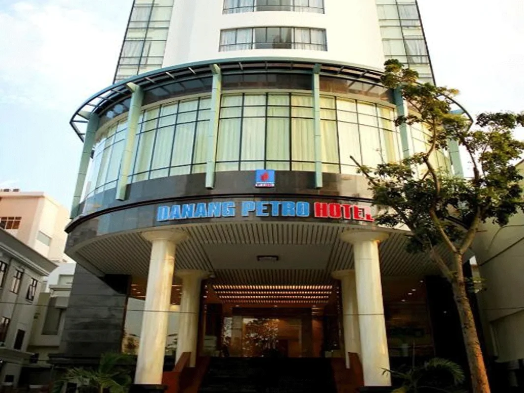 Review Danang Petro Hotel: Nghỉ gần sông Hàn có thuận tiện không?