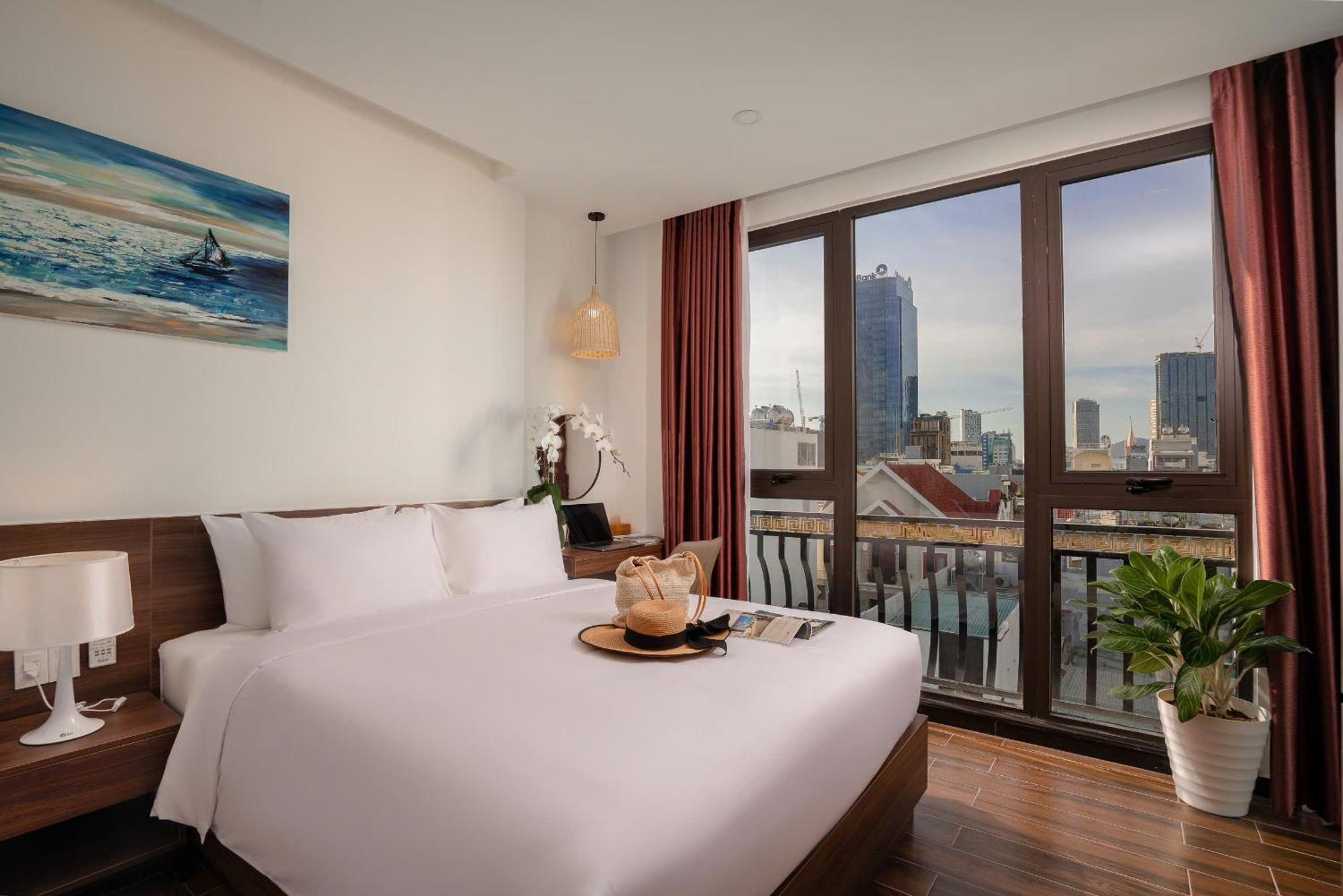Review Dragon View Riverfront Hotel: Chọn phòng nào để ngắm sông Hàn?