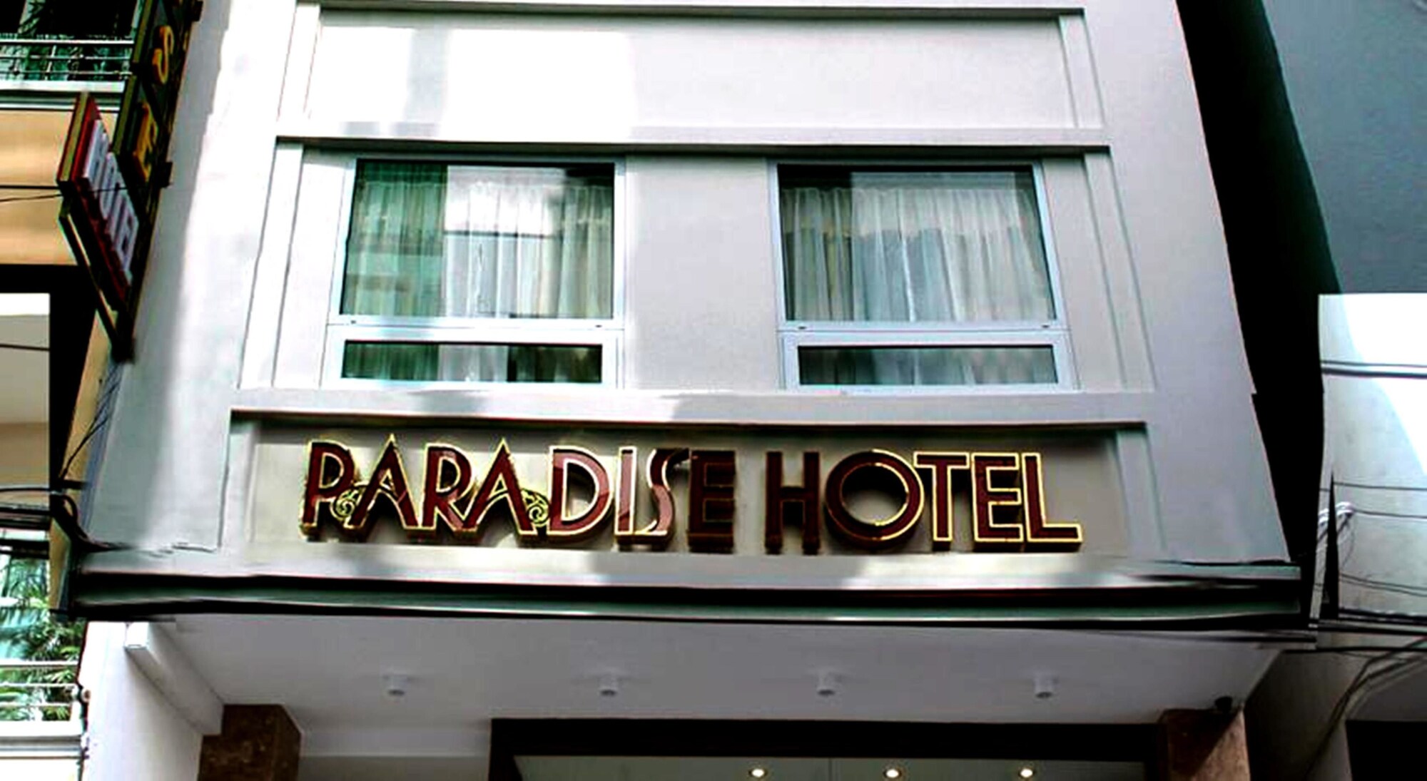 Review Khách sạn Paradise: Ở gần chợ Hàn có thuận tiện không?